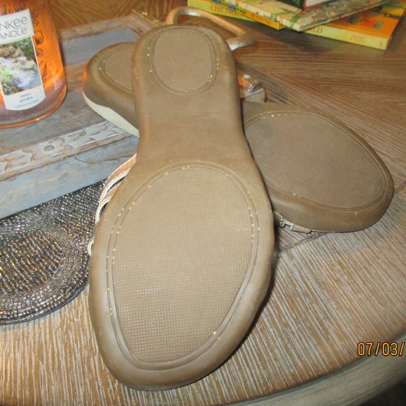 Array Gold Floral Sandals - Picture 3 of 5